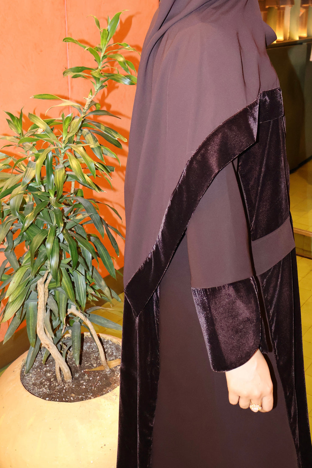 Qahwa Velvet Abaya